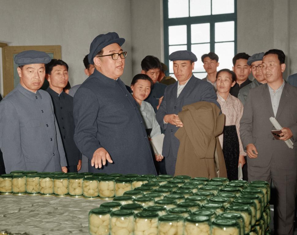 На Хванчжуской плодоперерабатывающей фабрике. Октябрь 1968 года.