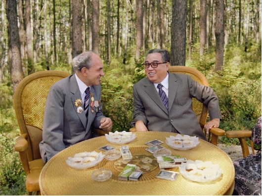 На беседе с интернациональным солдатом Я. Т. Новиченко. Июль 1984 г.