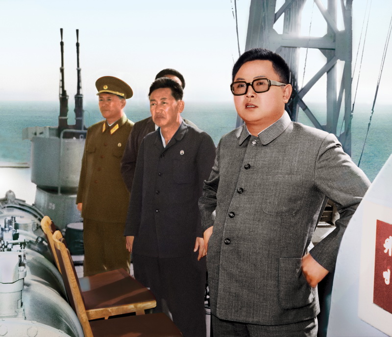 Великий Ким Чен Ир руководит навигационными учениями моряков. Июль 1975 года.