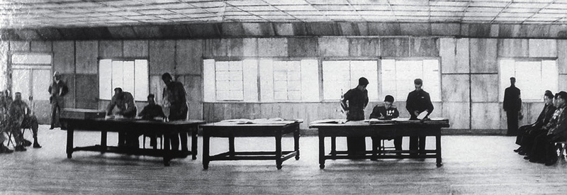 Церемония подписания Соглашения о перемирии в Пханмунчжоме. 27 июля 1953 года.