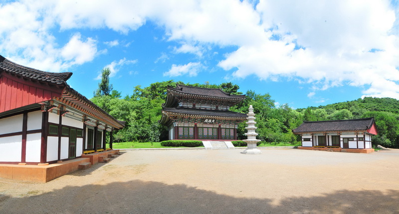 Буддийский храм «Кванбоп» во время государства Когурё (восстановлен в прежнем виде в 1990 г.).