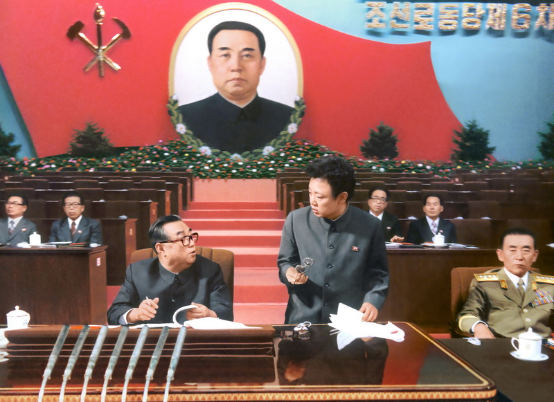 Ким Ир Сен и Ким Чен Ир на VI съезде ТПК. Октябрь 1980 года.