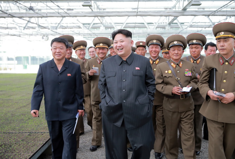 Ким Чен Ын в лесопитомнике №122. Май 2016 года.
