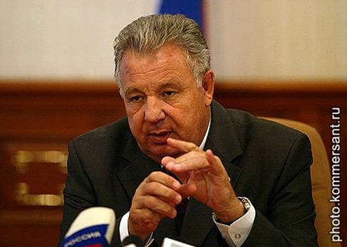 Полпред президента на Дальнем Востоке Виктор Ишаев обозначил перед губернаторами основные проблемы округа/ Фото: Евгений Переверзев/Коммерсантъ