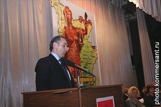 Амир Галлямов убедил правосудие, что Mercedes Амурской области он не дарил Фото: Павел Кошеленко/Коммерсантъ