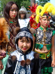 Национальные одежды (нажмите, чтобы увеличить)