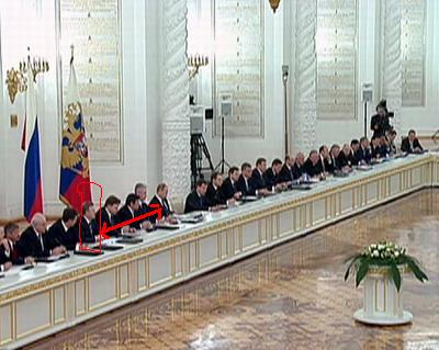 В. Шпорт сидит четвертый от В. Путина