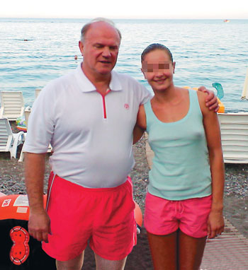 На отдыхе Геннадий Андреевич тянется к молодежи