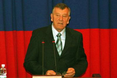 В. Контратов