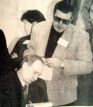 2000-й год. Редактор «Тихоокеанской звезды» участвовал в первой пресс-конференции президента РФ Владимира Путина с редакторами СМИ/ Нажмите, чтобы УВЕЛИЧИТЬ (нажмите, чтобы увеличить)