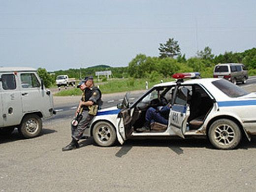 В Кировский и Спасский районы стянуты усиленные наряды милиции - посты стоят на каждом перекрестке, на каждой оживленной улице, в санаториях и школах