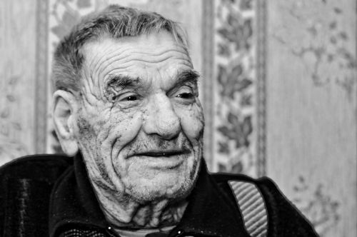 Cтарожилу поселка железнодорожников Высокогорный Петру Ефимовичу Углову уже 85-й год!