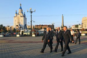 В.В.Путин совершил прогулку по набережной Хабаровска. фото УВЕЛИЧИВАЕТСЯ (нажмите, чтобы увеличить)