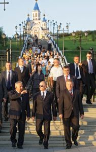 В.В.Путин совершил прогулку по набережной Хабаровска. фото УВЕЛИЧИВАЕТСЯ (нажмите, чтобы увеличить)