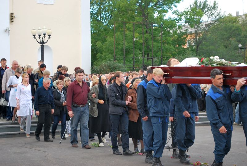 Комсомольск провожает инженеров в последний путь