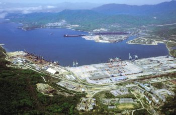 Порт Восточный. В начале 2000-х — один из главных перевалочных пунктов контрабандистов. Есть предположение, что его статус до сих пор не изменился