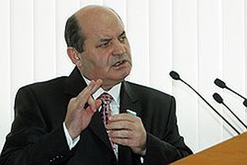 Евгений Сидюркин насчитал 105 тысяч потенциальных ветеранов труда Хабаровского края и 1 млрд руб. расходов на них. Фото: Евгений Переверзев/Коммерсантъ