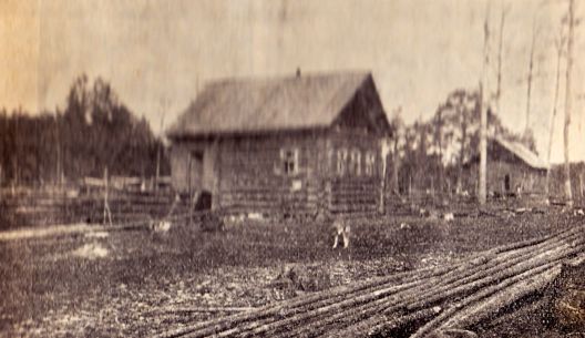 Изба великоросса в первые годы переселения. стр. 9.