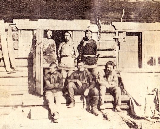 Русские и удэхейцы с р. Самарги. стр. 12.