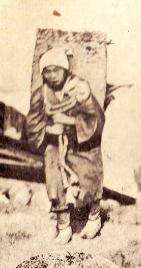 Японка на выгрузке рыбы. стр. 24.