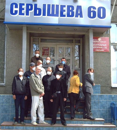 На заседание в Центральный районный суд Хабаровска (ул. Серышева, 60) пришли не только представители СМИ, но и около десятка больных туберкулезом