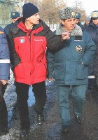 Губернатор Кожемяко по развалинам Корякии  (нажмите, чтобы увеличить)