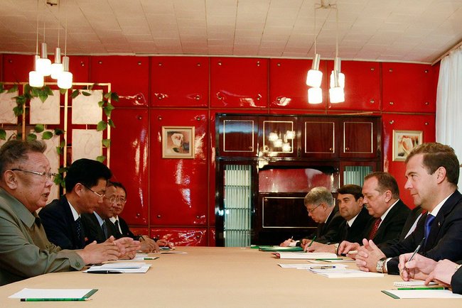 Переговоры с Председателем Государственного комитета обороны КНДР Ким Чен Иром. Фото ИТАР-ТАСС