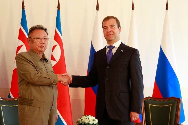 С Председателем Государственного комитета обороны КНДР Ким Чен Иром. Фото пресс-службы Президента России