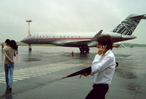 Самолет авиакомпании «VistaJet», на котором в Хабаровск прилетел В. Жириновский. Нажмите, чтобы УВЕЛИЧИТЬ (нажмите, чтобы увеличить)