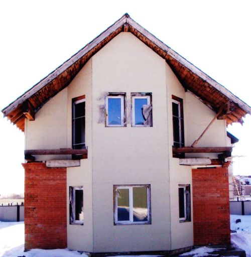 В 2009 г. Лозицкая сделала экспертизу - уже по дому. Заключение было шокирующим. В документе было написано: «Техническое состояние объекта считается опасным для эксплуатации и представляет угрозу для жизни и здоровья людей в соответствии со сводом правил СП 13-102-2003 - «Правила обследования несущих строительных конструкций зданий и сооружений»