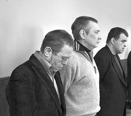 16 декабря 2010 года. А. Гонтмахер, А. Суслов и А. Эмбарек слушают приговор