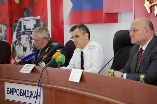 В. Олейник, Р. Нургалиев и А. Винников (слева направо)