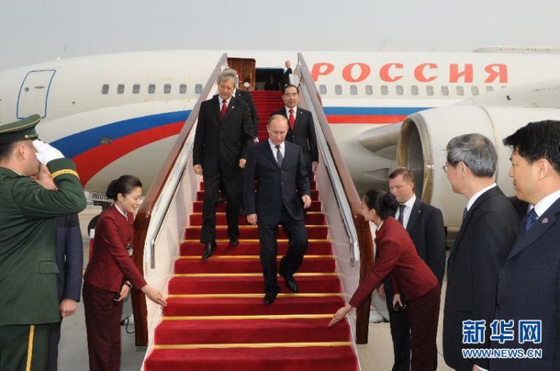 По приглашению премьера Госсовета КНР Вэнь Цзябао премьер-министр РФ Владимир Путин 11 октября в полдень прибыл сюда с двухдневным официальным визитом в КНР