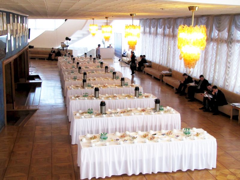 Столы на форуме не ломились. Кризис!