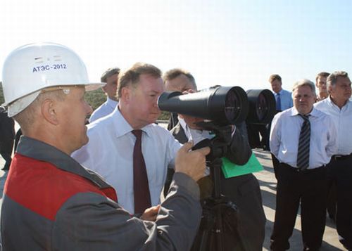 Сергей Степашин всматривается: не украдено ли чего при строительстве?