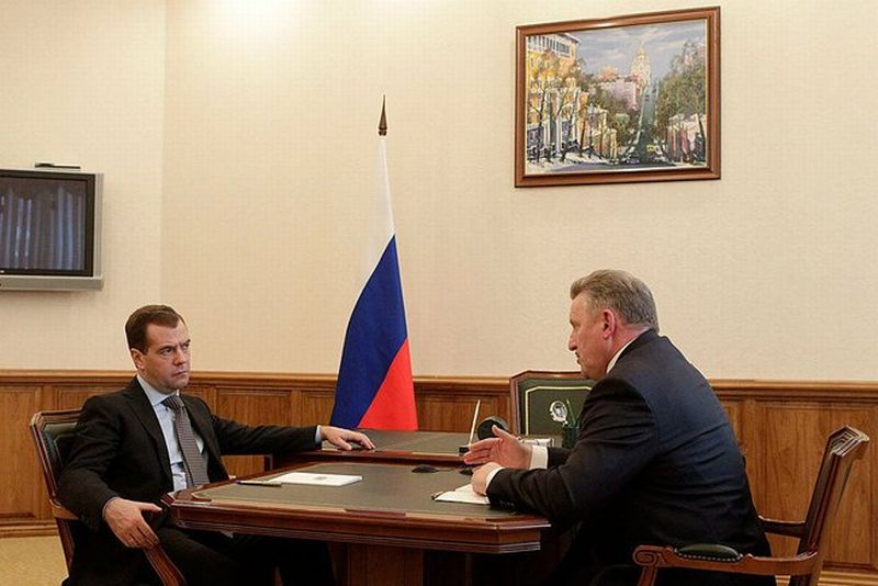 Дмитрий Медведев с губернатором Хабаровского края Вячеславом Шпортом. Фото пресс-службы Президента России