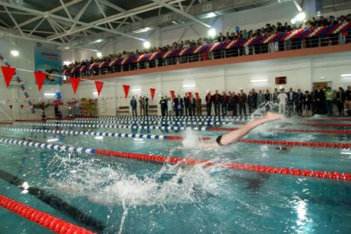 Первый и пока последний показательный заплыв в бассейне состоялся 24 июня 2011 года