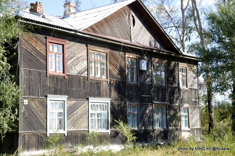 Большинство домов на острове ветхие./ 岛上的民宅 大多年久失修