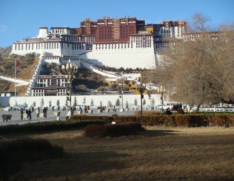 Сегодня по программе с утра экскурсия во дворец Потала – резиденцию духовного лидера Тибета далай-ламы 