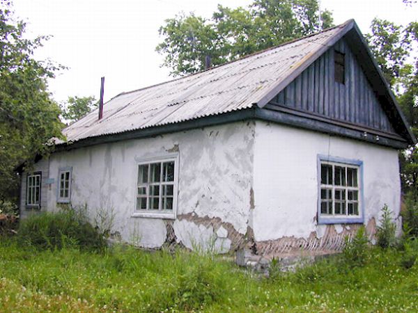 В этой лачуге в Ключах уже много лет живет Екатерина Жданова - внучка Иосифа Сталина, дочь Светланы Аллилуевой и Юрия Жданова.