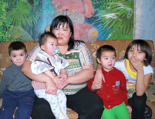 Т. Ким с детьми
