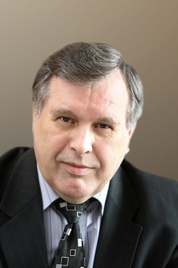 19 марта 2011 г. - ровно год, как ушел из жизни широко известный общественный деятель, Заслуженный юрист РФ, прекрасный публицист и политик Виктор Иванович Илюхин. Работавший до самого последнего дня своей жизни заместителем председателя комитета Госдумы РФ по конституционному законодательству и государственному строительству.