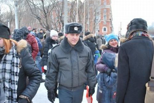 Чтобы сделать вывод о лояльности комсомольчан к правоохранительным органам, достаточно в течение нескольких часов исследовать соответствующие комментарии в интернете