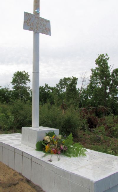 Фрагмент памятного знака над входом в тоннель. 2011 год.