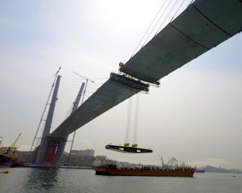 Мост на остров Русский