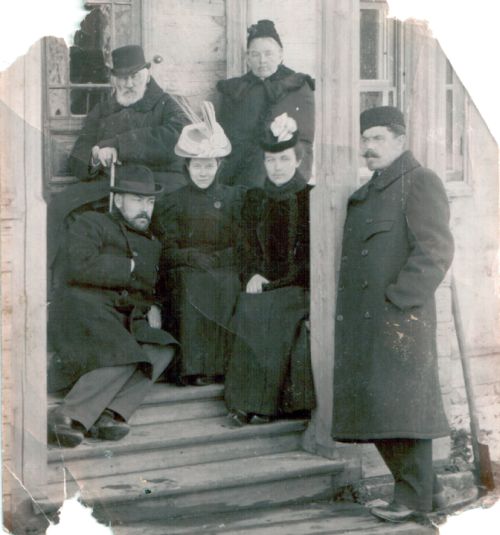 Ярославские Черносвитовы в гостях у своей родни в имении Карники Тульской губернии