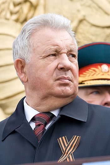 В. Ишаев на параде Победы в Хабаровске 9 мая 2012-го