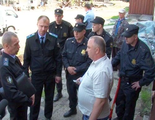 Александр Бейненсон в окружении