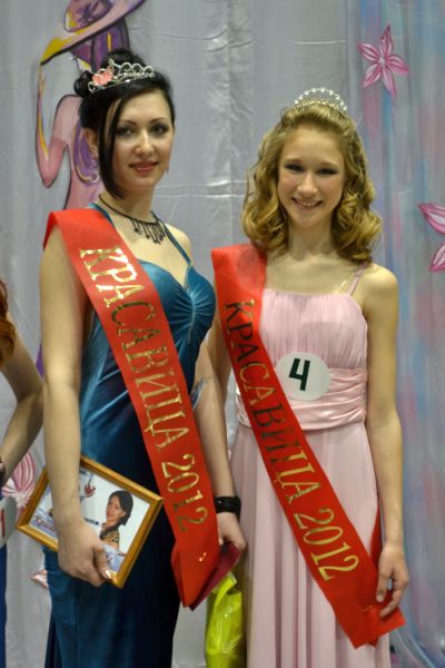 Первые красавицы Пятой площадки Елена Панина и Ульяна Коваленко