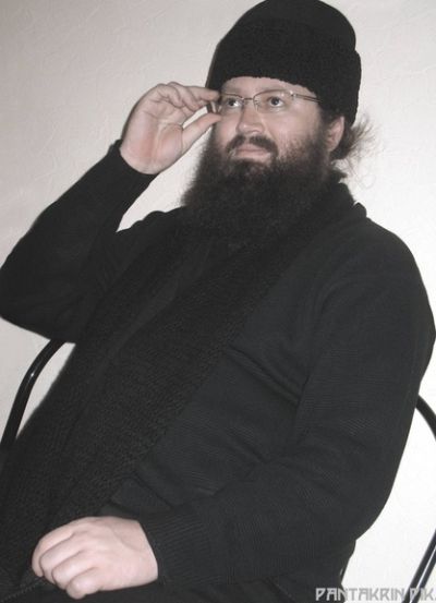 Отец Никанор внимает концерту. Фото Алексей Терещенко